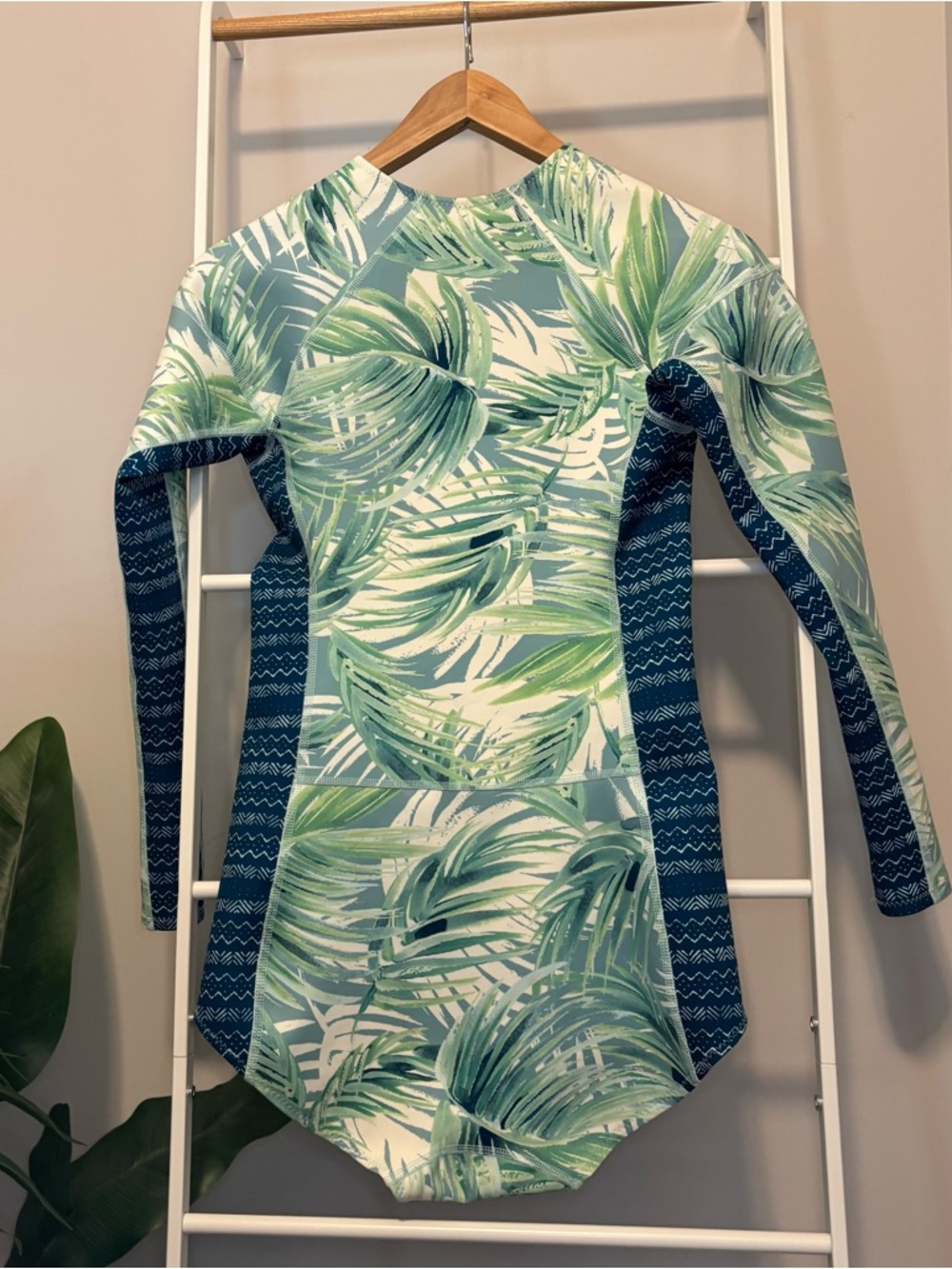 🌺Carve Designs One-Piece Rash Guard Swimsuit - White Palm🌴 - Picture 12 of 16